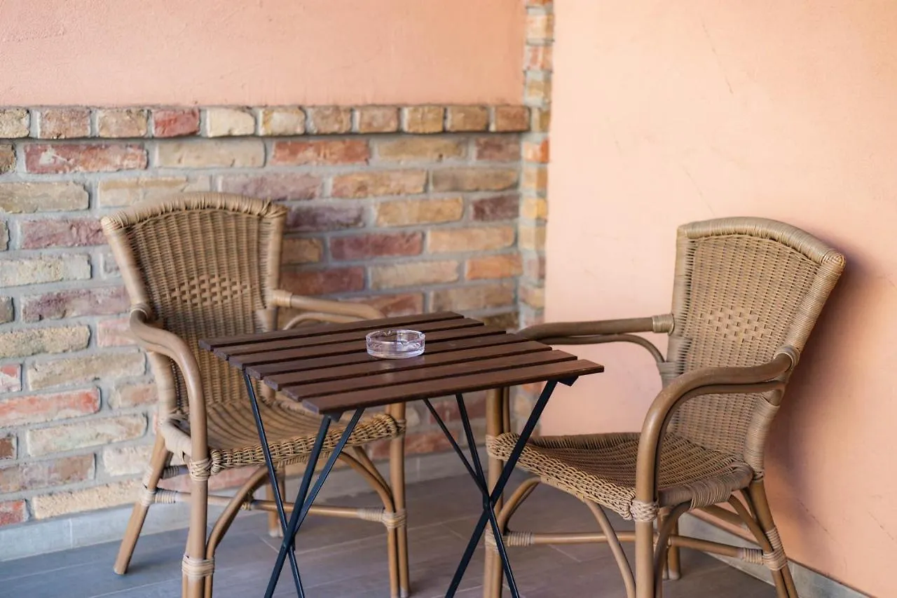 Maya Panzio-Rezidencia Szeged Bed & Breakfast